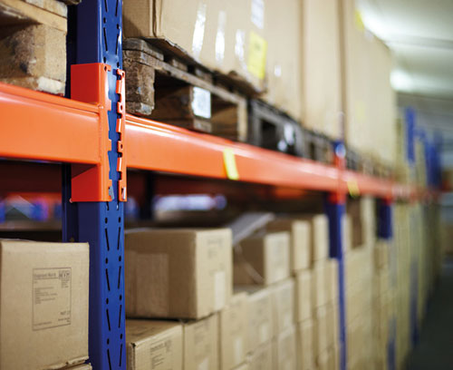 Das Logistikzentrum bei OKW garantiert die schnelle und qualifizierte Lieferbereitschaft.