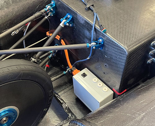 Application : boitiers plastiques IN-BOX et nos passe-câbles pour les composants essentiels du système électrique