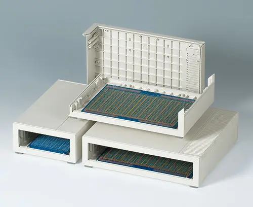 Upevňovací šrouby pro desky plošných spojů velikosti eurocard