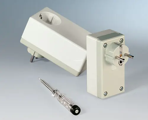 Zapouzdření s integrovanou zástrčkou