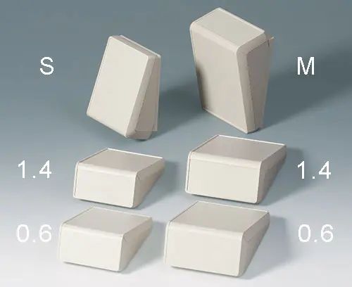 2 velikosti, zapuštěné oblasti o hloubce 0,6 mm (štítky) nebo 1,4 mm (membránové klávesnice)