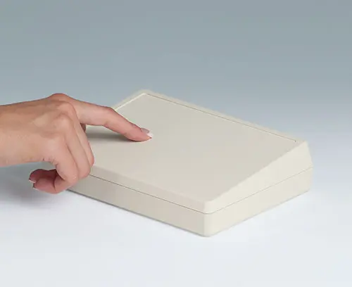 PULTGEHÄUSE 190 mit ergonomisch geneigter Bedienfläche