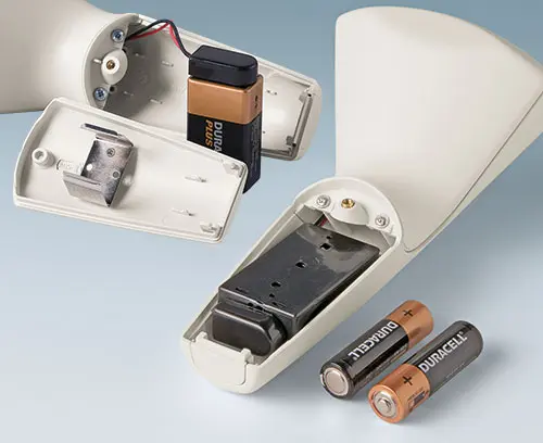 optionaler Batteriehalter für 2 x AA und 9 V (Zubehör)