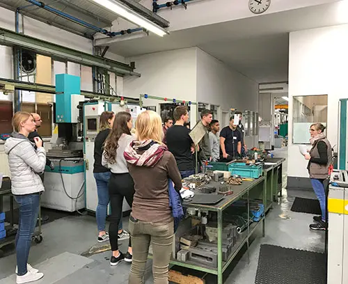 OKW Azubi Begrüßungstag: Besuch FBB Formenbau