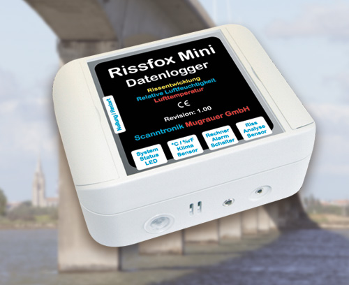 Miniature data logger for crack displacements and climatic data
