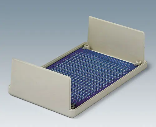 Parte inferior abierta por el lateral, facilita el equipamiento