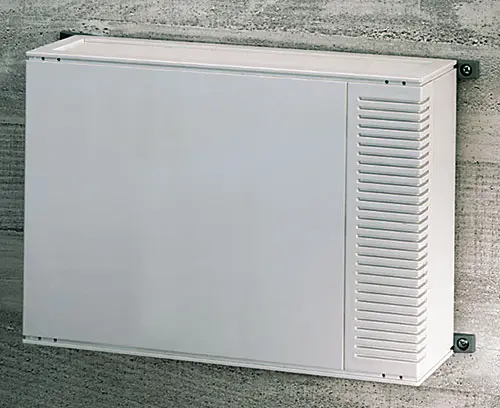 Como caja de pared con orejas de fijación laterales (accesorio)