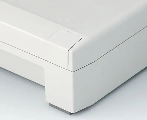 Los embellecedores de diseño empotrados ocultan los tornillos