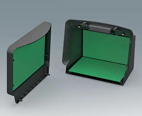 Plots de fixation pour PCB dans le corps du boitier, la plaque inférieure et la face avant