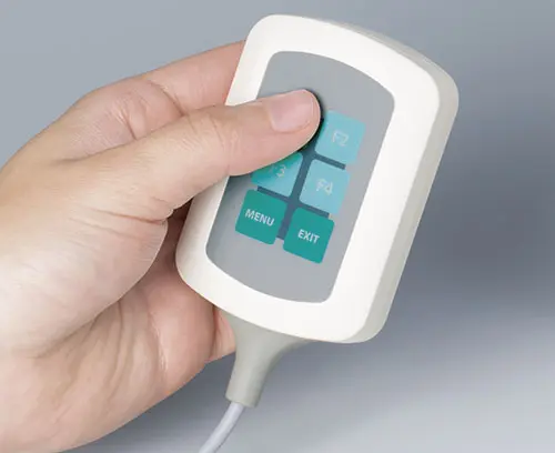 Le passe-câble sert de protection contre la flexion avec décharge de traction intégrée