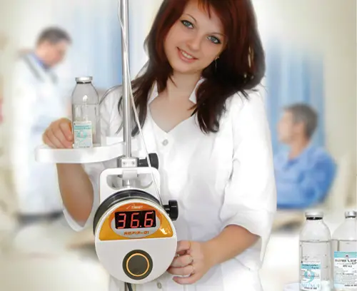 Réchauffeur de sang, de substituts sanguins et solutions de perfusion