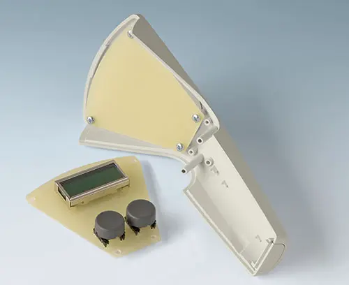 Dans la partie supérieure, bossages de fixation pour circuit imprimé