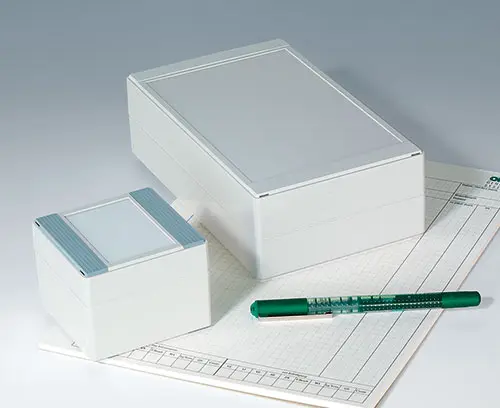 ROBUST-BOX come contenitore per applicazioni a scrivania