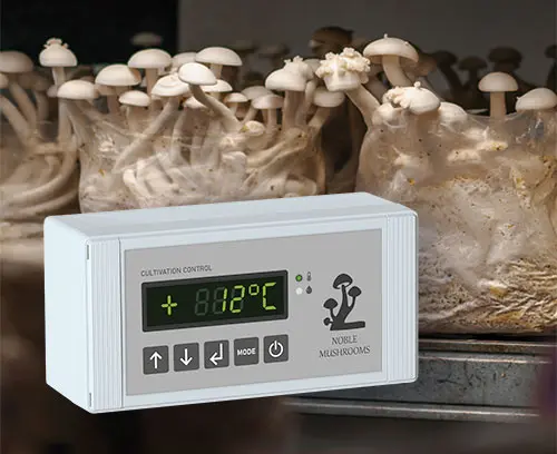 Obie części z zagłębieniem pod klawiatury membranowe i folie