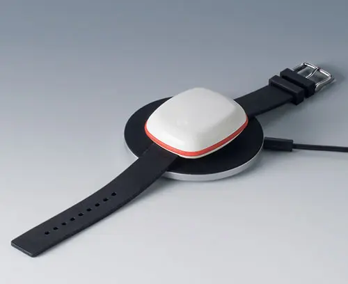 Exemplo ‚carregar indutivamente‘ utilizando acumuladores com bobina receptora