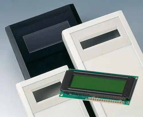 Painel de display com impressão adaptada ao recorte visível do display, bem como para cobrir a área da película adesiva