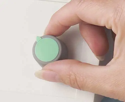 Knobs com Fixação por Meio de Pinça