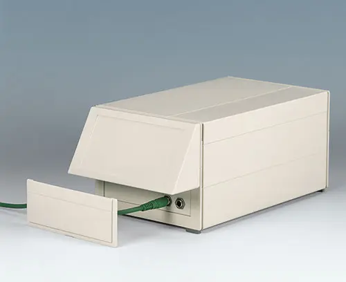 Painel frontal para conectores adicionais