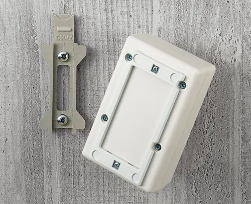 Kit de suportes de parede para gabinetes de plástico de pequenas dimensões