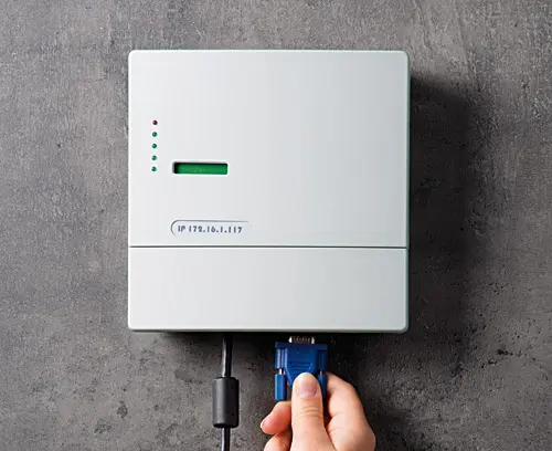 Elegante central de comando na parede