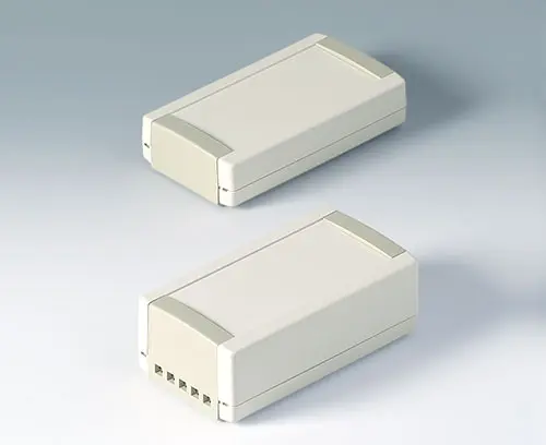 Com parte superior plana / elevada